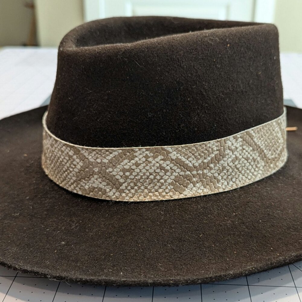 Fake Snakeskin Cowboy Hat Band (Vinyl)  [Beige Brown]